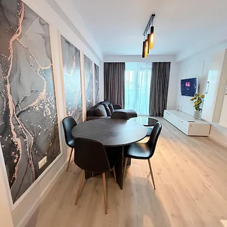 D&s Beachfront Apartment *